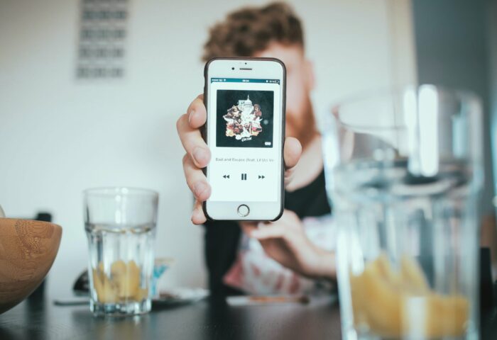 Как найти чей-то номер телефона